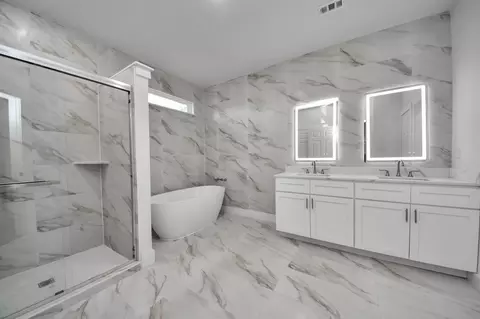 Bath - 22814 Pebworth Pl, Spring, TX 77373 photo 2 of 9