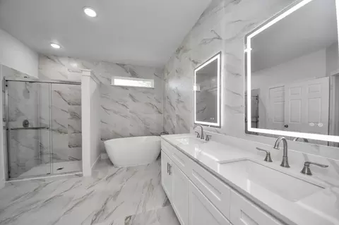 Bath - 22814 Pebworth Pl, Spring, TX 77373 photo 5 of 9