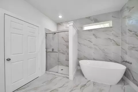 Bath - 22814 Pebworth Pl, Spring, TX 77373 photo 9 of 9