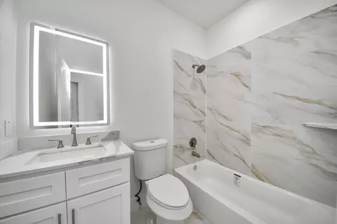 Bath - 22814 Pebworth Pl, Spring, TX 77373 photo 1 of 9