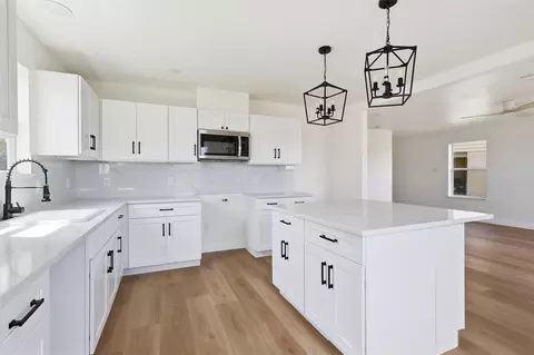 915 Redcrest Springs Ct, Houston, TX 77073