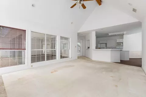 Living - 555 Willow Dr, Jasper, TX 75951 photo 6 of 8