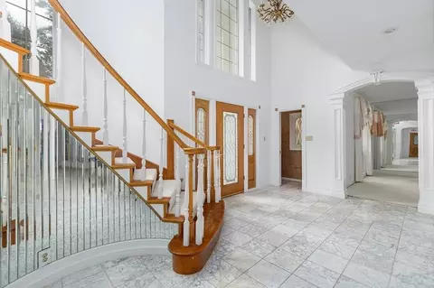 Entry Way - 555 Willow Dr, Jasper, TX 75951 photo 2 of 2