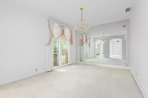 Living - 555 Willow Dr, Jasper, TX 75951 photo 3 of 8