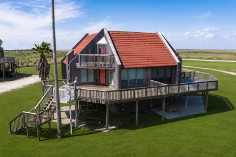 83 Private Road 638, Matagorda, TX 77457