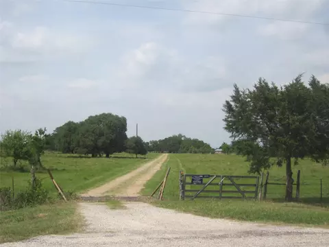 3671 W Fm 1093 Rd, Wallis, TX 77485