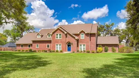 212 Teakwood St, Lake Jackson, TX 77566
