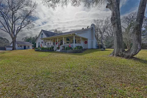 540 Hickory Creek Rd, Bellville, TX 77418