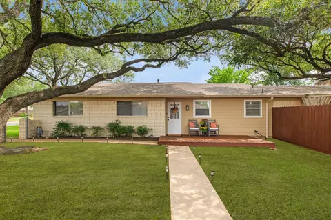 3902 Stillmeadow Dr, Bryan, TX 77802
