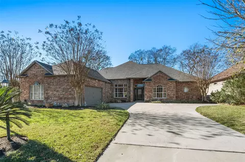 118 Hillsborough Dr W, Montgomery, TX 77356