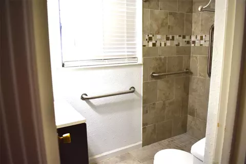 Bath - 1006 Mac Dr, Sweeny, TX 77480 photo 1 of 4