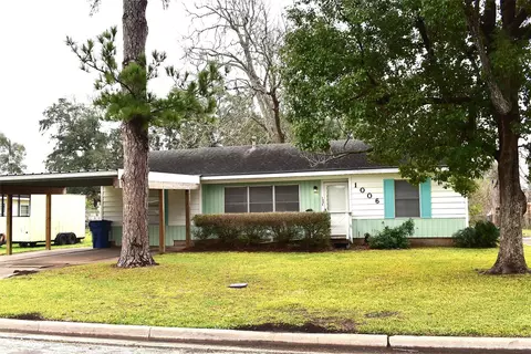 1006 Mac Dr, Sweeny, TX 77480