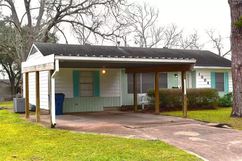 Exterior - 1006 Mac Dr, Sweeny, TX 77480 photo 3 of 10