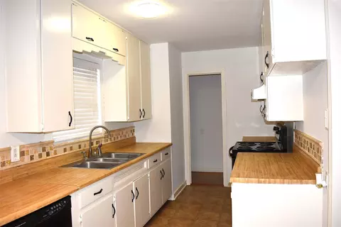 Kitchen - 1006 Mac Dr, Sweeny, TX 77480 photo 1 of 3