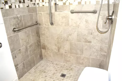 Bath - 1006 Mac Dr, Sweeny, TX 77480 photo 3 of 4