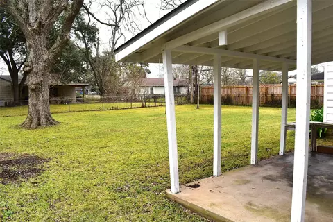 Exterior - 1006 Mac Dr, Sweeny, TX 77480 photo 5 of 10
