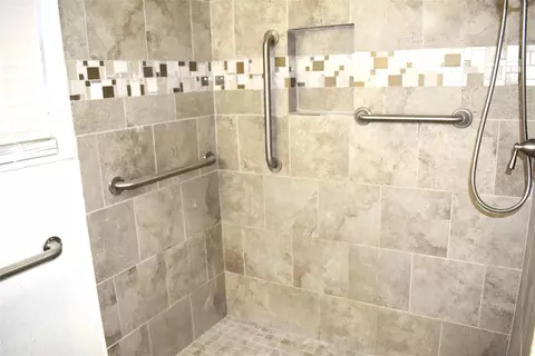 Bath - 1006 Mac Dr, Sweeny, TX 77480 photo 2 of 4