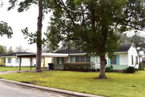 Exterior - 1006 Mac Dr, Sweeny, TX 77480 photo 2 of 10