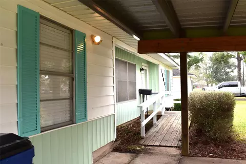 Exterior - 1006 Mac Dr, Sweeny, TX 77480 photo 4 of 10