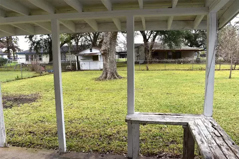 Exterior - 1006 Mac Dr, Sweeny, TX 77480 photo 6 of 10