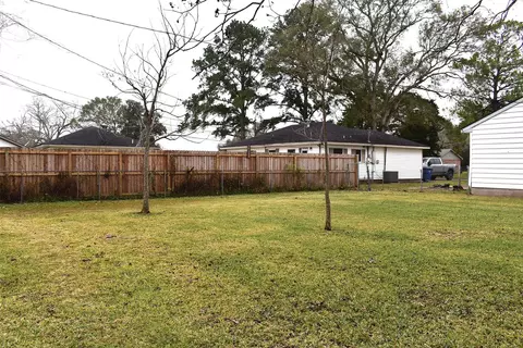 Exterior - 1006 Mac Dr, Sweeny, TX 77480 photo 7 of 10