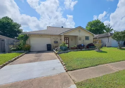 10710 Parkland Woods Dr, Sugar Land, TX 77498