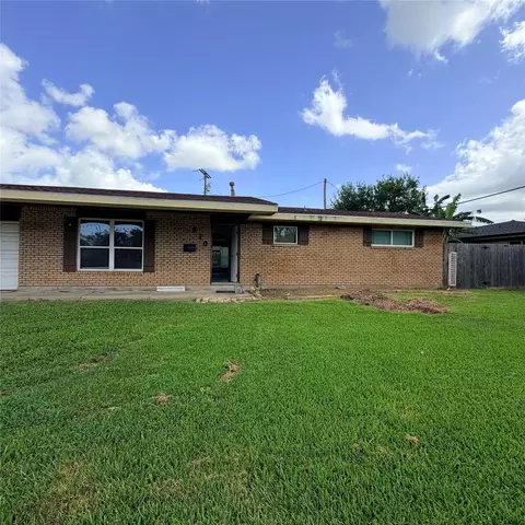 910 San Jacinto Ave, Texas City, TX 77590