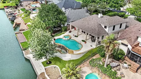12516 Lake Vista Dr, Willis, TX 77318