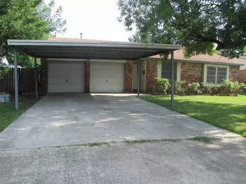 500 Harold Ln, Baytown, TX 77521