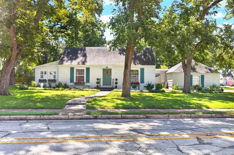 919 E Houston Ave, Crockett, TX 75835