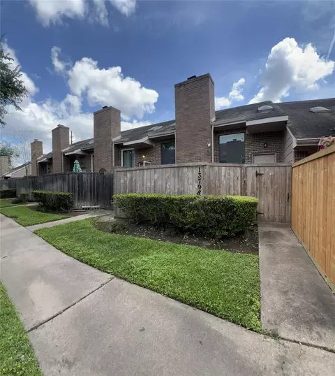 13798 Hollowgreen Dr #305, Houston, TX 77082