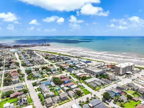 3228 Avenue R 12, Galveston, TX 77550