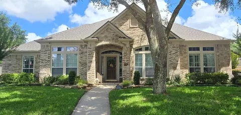 2802 Harvest Hill Dr, Friendswood, TX 77546
