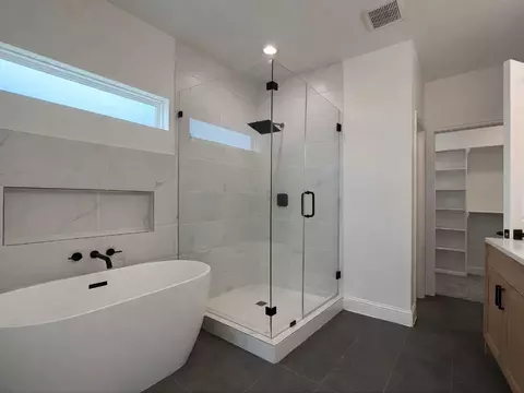 Bath - 11482 Durant Dr, Conroe, TX 77306 photo 4 of 5