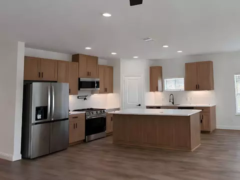 Kitchen - 11482 Durant Dr, Conroe, TX 77306 photo 2 of 2