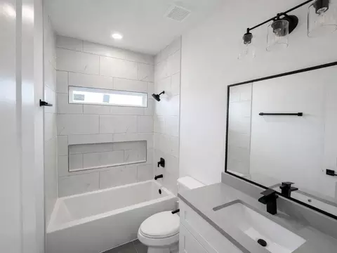 Bath - 11482 Durant Dr, Conroe, TX 77306 photo 2 of 5