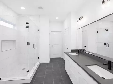Bath - 11482 Durant Dr, Conroe, TX 77306 photo 3 of 5