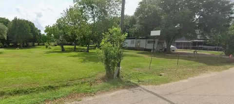 505 Roth Rds, El Campo, TX 77437