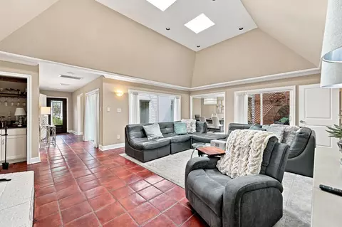 419 E Fair Harbor Ln, Houston, TX 77079