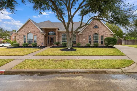 3010 Scenic View Ct, Seabrook, TX 77586