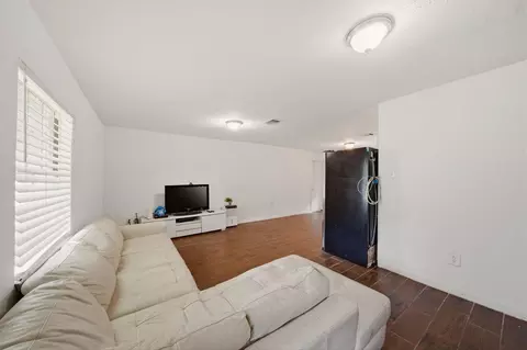 7511 Arnim St, Houston, TX 77087