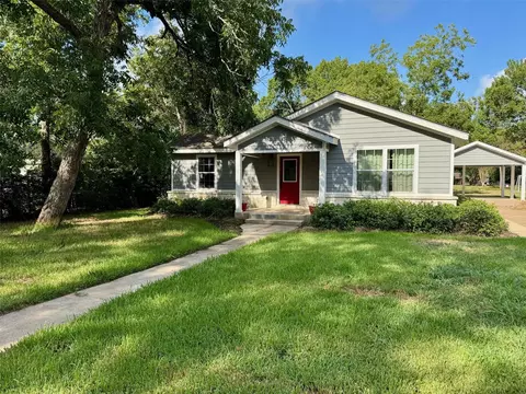 409 S 9th St, Crockett, TX 75835