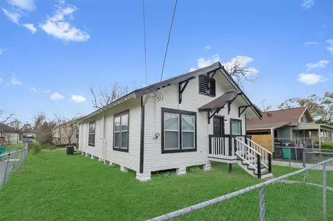 115 E James St, Baytown, TX 77520