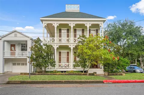 701 12th St, Galveston, TX 77550