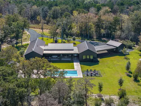 830 S Weyand Rd, Round Top, TX 78954