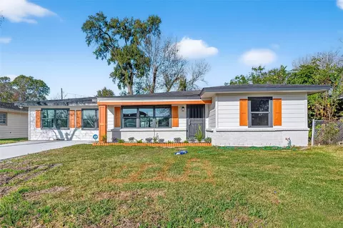 5707 Lyndhurst Dr, Houston, TX 77033