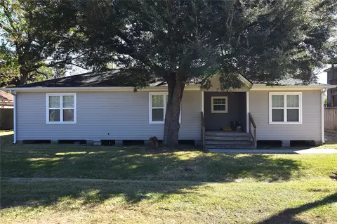 202 Wahl St, Crosby, TX 77532