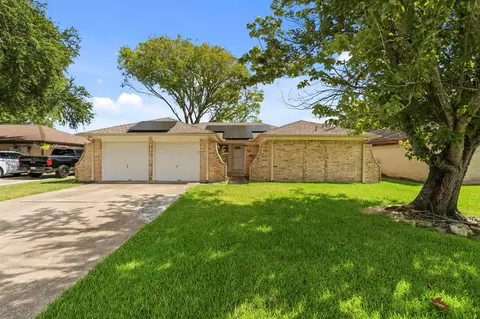 310 Windward Dr, League City, TX 77573