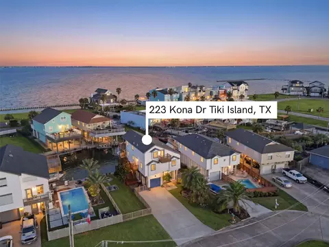 223 Kona Dr, Tiki Island, TX 77554