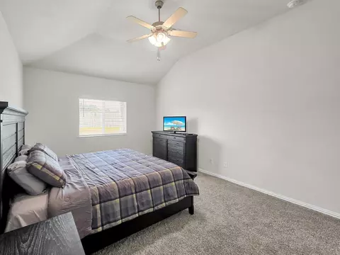 Bedroom - 398 Shoreview Dr, Conroe, TX 77303 photo 2 of 5